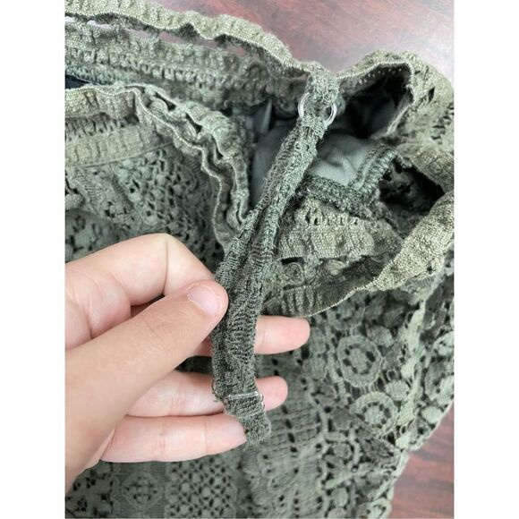 By & By Army Green Cold Shoulder Lace Blouse Size Small - Picture 4 of 8